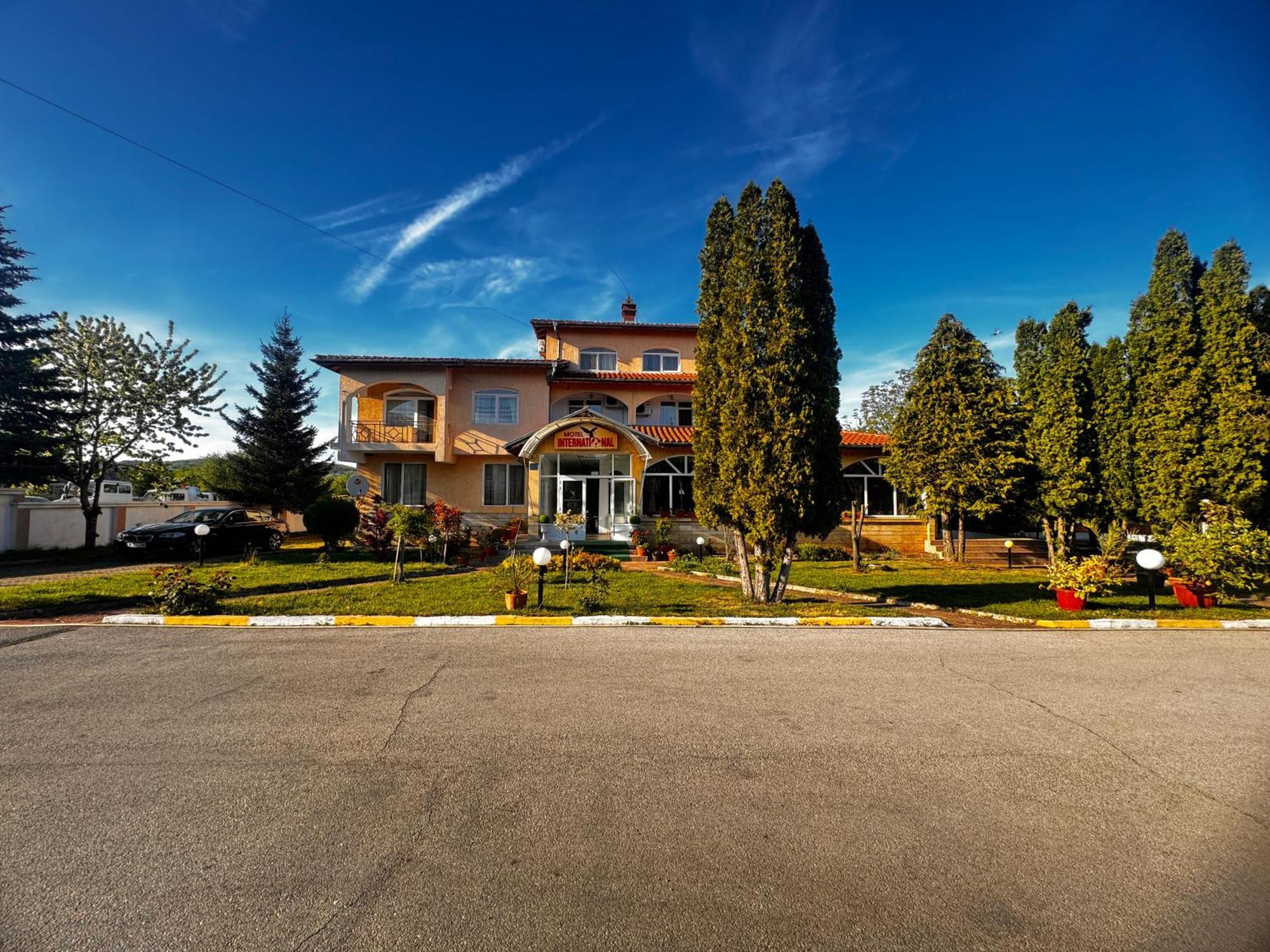 Motel International Берковиця Екстер'єр фото