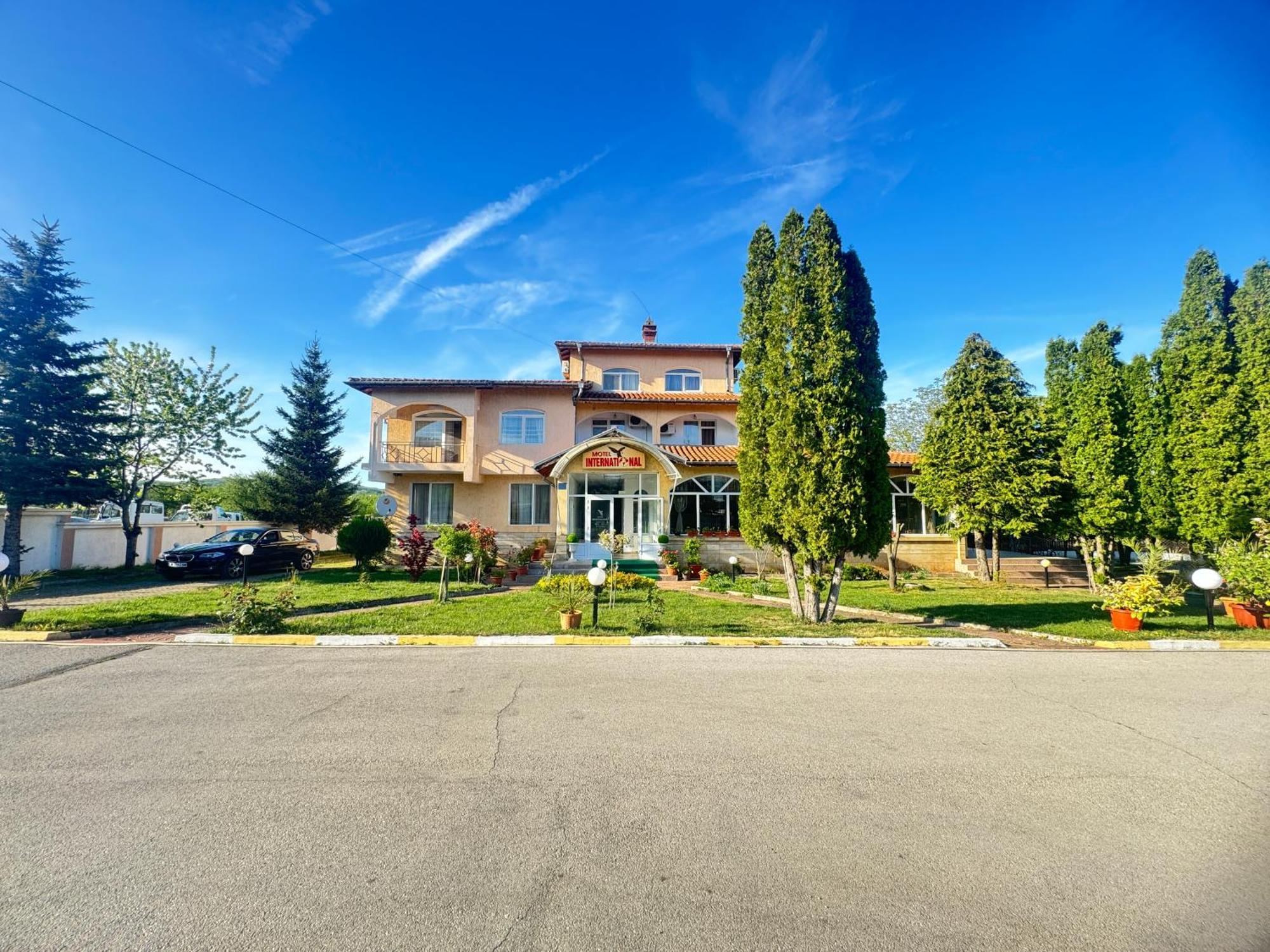 Motel International Берковиця Екстер'єр фото